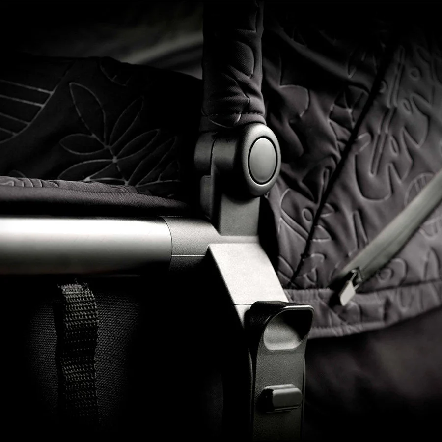 Jané Limited Edition Crosslight Pro Carbon 3in1 Travel System with Lie-Flat Kombibaby Car Seat - Image 31