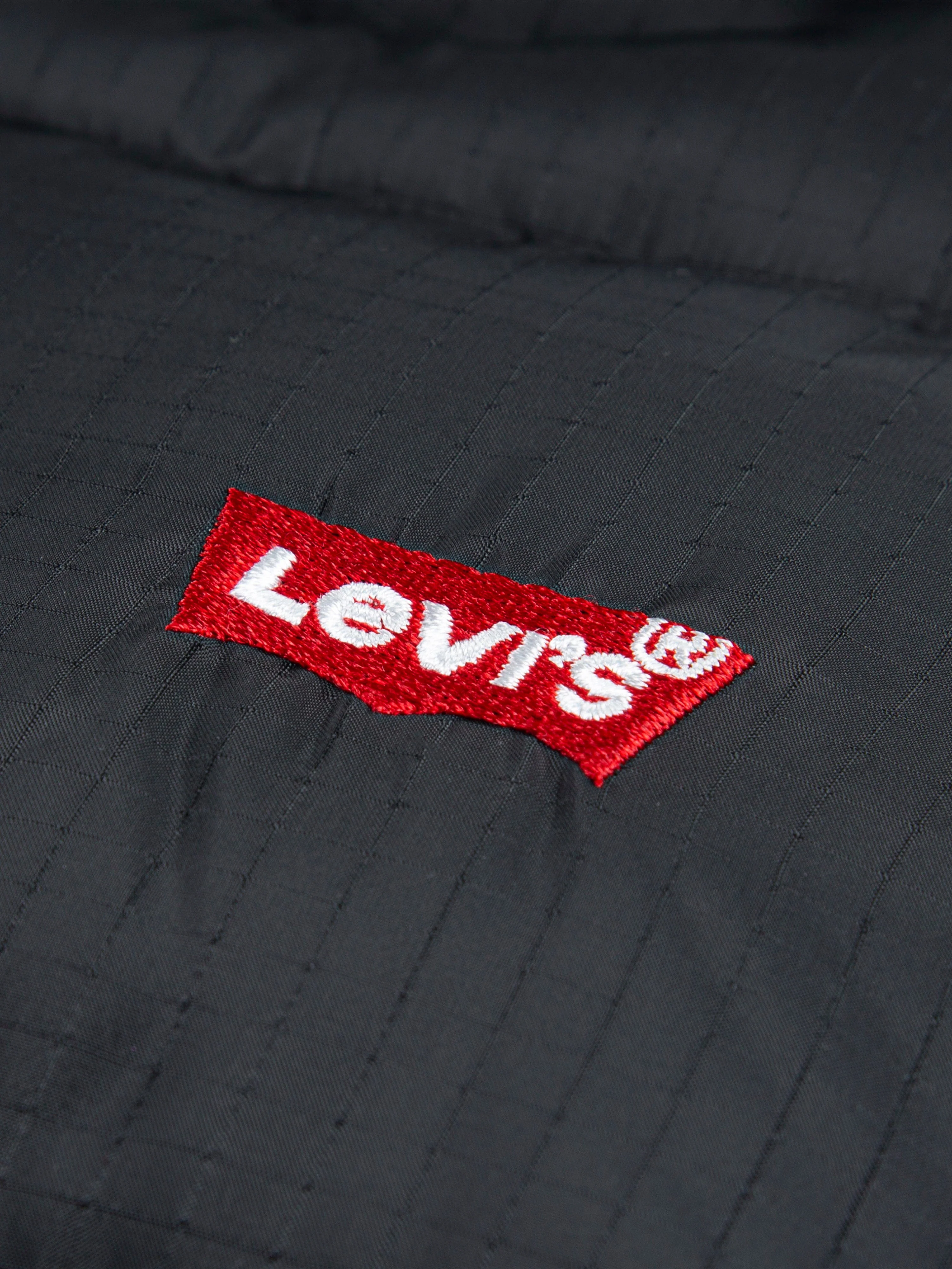 Levi's Boys Batwing Puffer Gilet in Black - Image 3